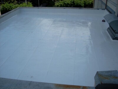 Cold liquid applied fully adhered seamless elastomeric roof coating